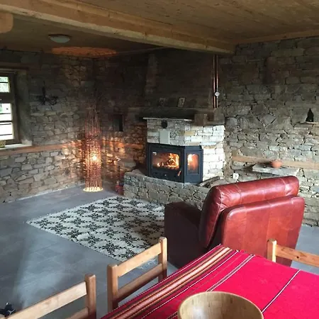 بيت للعطل The Cow House